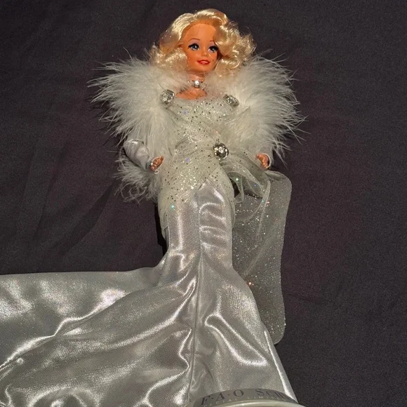 Marilyn Monroe FAO Schwarz Silver screen Barbie 1993 - Picture 2 of 5